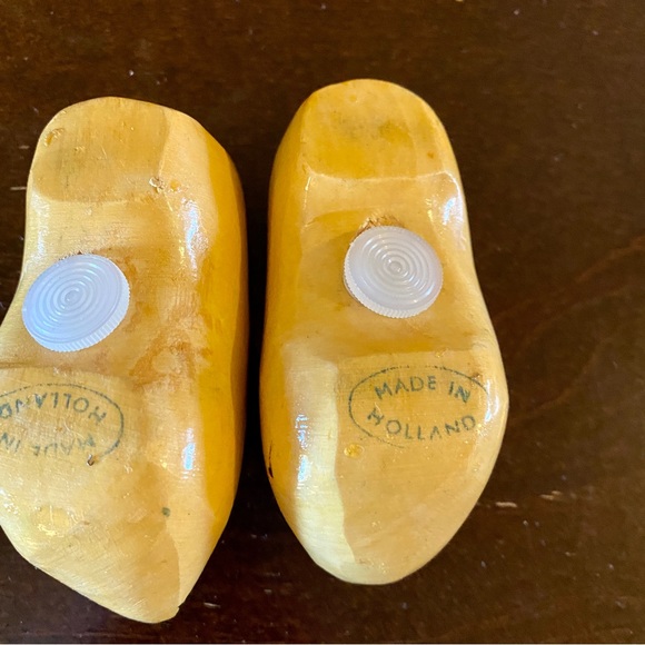 Dutch Wooden Shoe / Clog Salt & Pepper Shakers - Picture 5 of 6